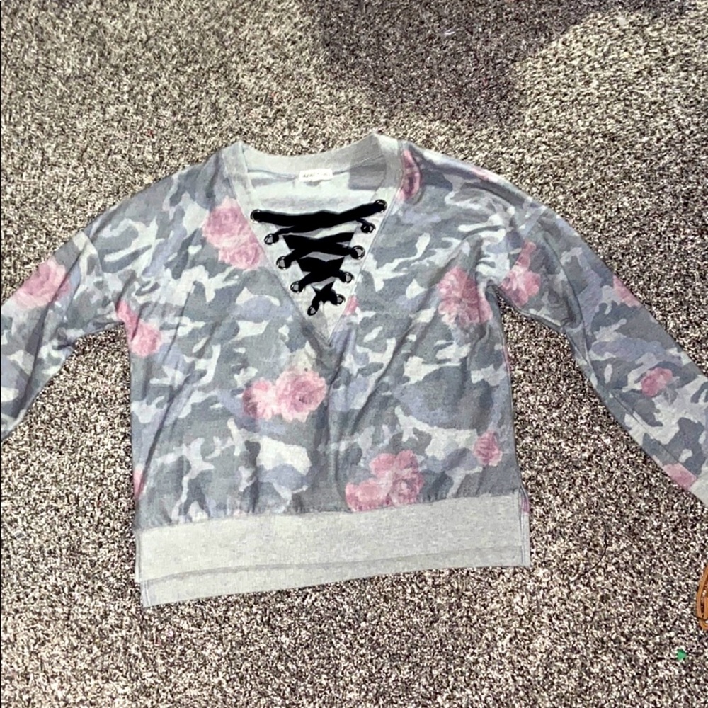 Super cute T-shirt/sweater